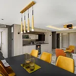 מלון Mercure Center 4*