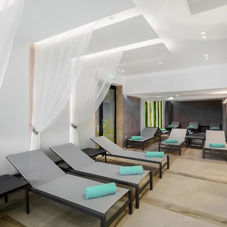 Mercure Center Hotel 4*