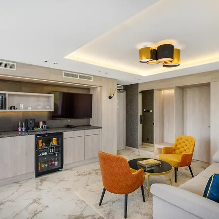 Mercure Center Hotel 4*