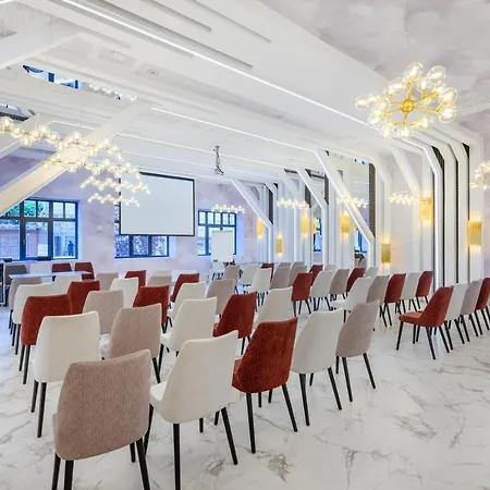 Mercure Center Hotel 4*