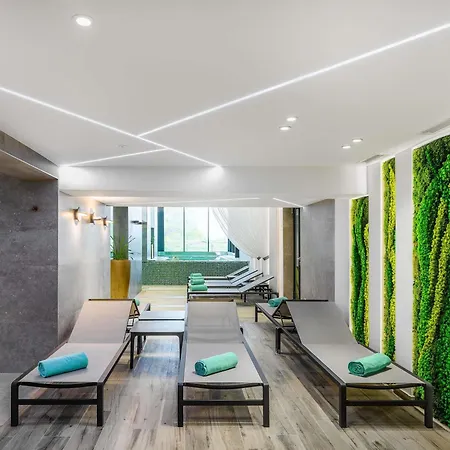 מלון Mercure Center טוקאי