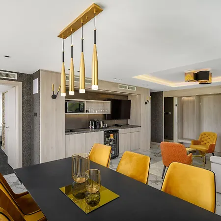 מלון Mercure Center 4*