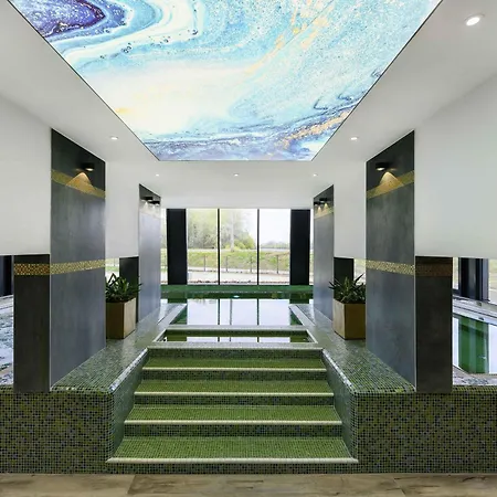 מלון Mercure Center 4*