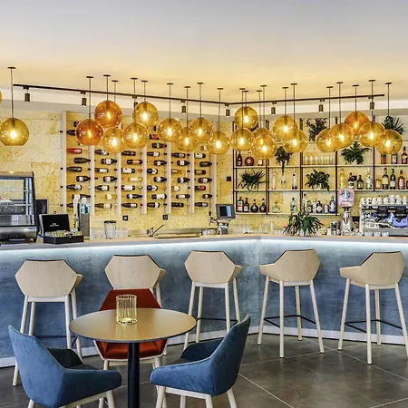 מלון Mercure Center טוקאי
